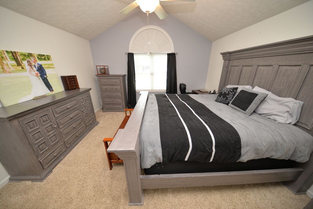 Image 24 of property listing at 401 E Beacon Court, Mt Vernon, IL 62864