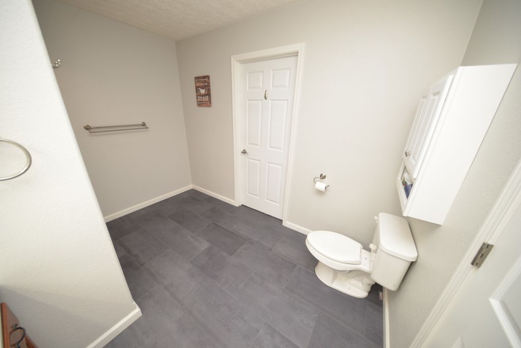 Image 27 of property listing at 401 E Beacon Court, Mt Vernon, IL 62864