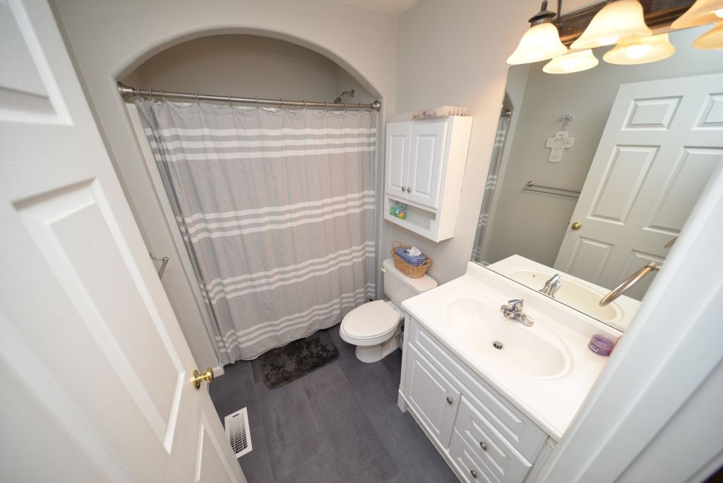 Image 28 of property listing at 401 E Beacon Court, Mt Vernon, IL 62864