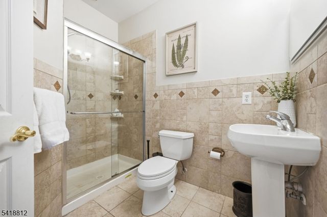 654 Skyline Dr, Jefferson Twp., NJ 07849