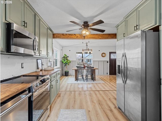 422 WILLAMETTE St, Oregon City, OR 97045