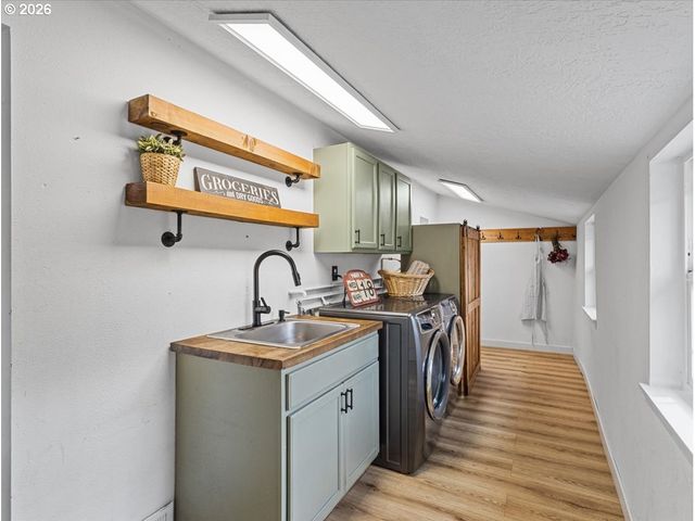 422 WILLAMETTE St, Oregon City, OR 97045