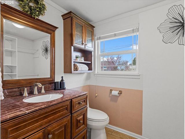 422 WILLAMETTE St, Oregon City, OR 97045