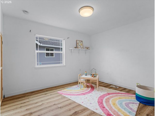 422 WILLAMETTE St, Oregon City, OR 97045