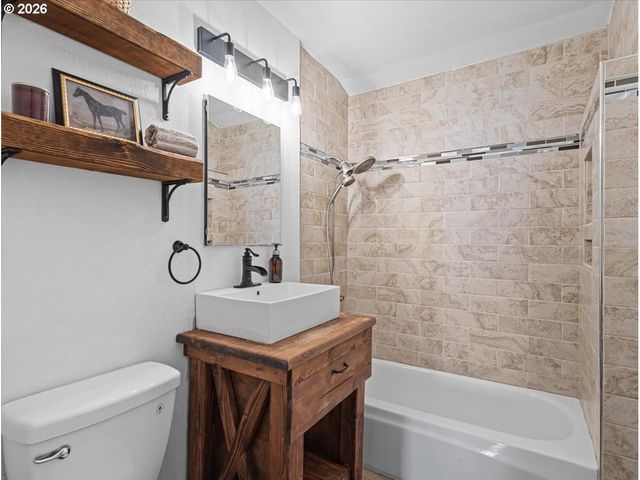 422 WILLAMETTE St, Oregon City, OR 97045