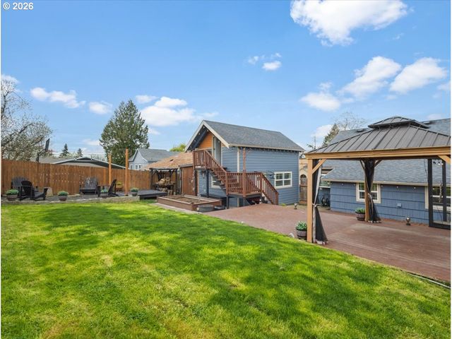 422 WILLAMETTE St, Oregon City, OR 97045