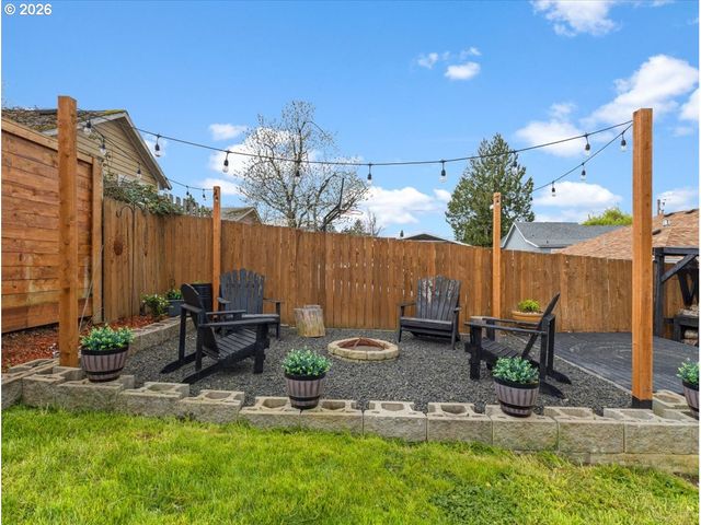 422 WILLAMETTE St, Oregon City, OR 97045