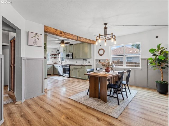 422 WILLAMETTE St, Oregon City, OR 97045