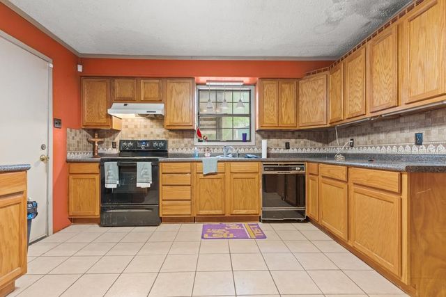 1193 Cowpen Road, Karnack, TX 75661