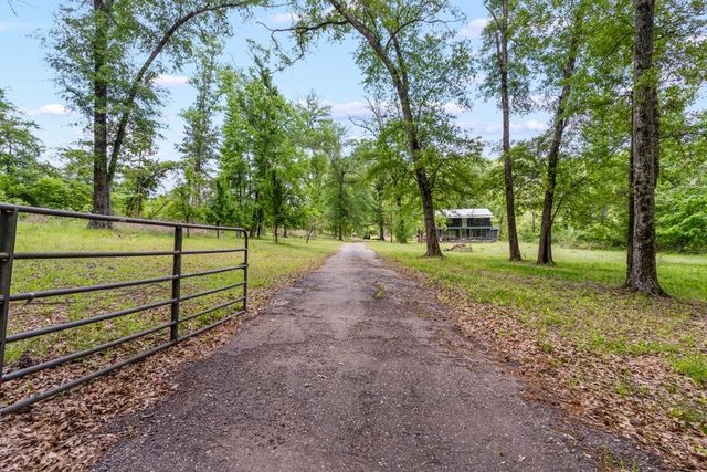 1193 Cowpen Road, Karnack, TX 75661