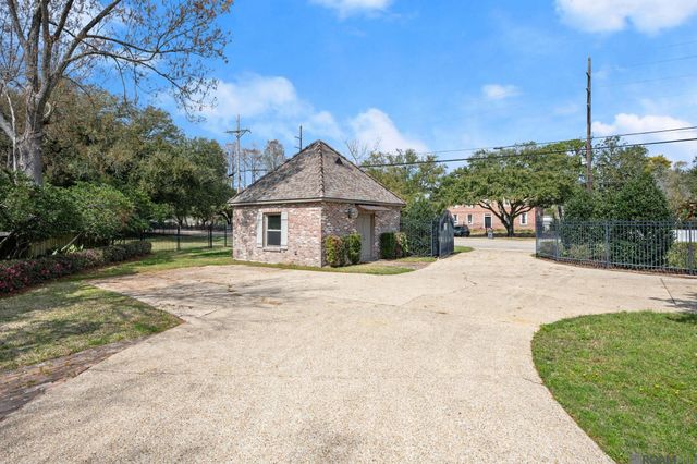 8100 Old Hammond Hwy, Baton Rouge, LA 70809