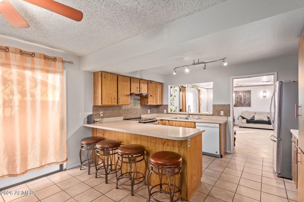7411 W VOGEL Avenue, Peoria, AZ 85345 — photo 2