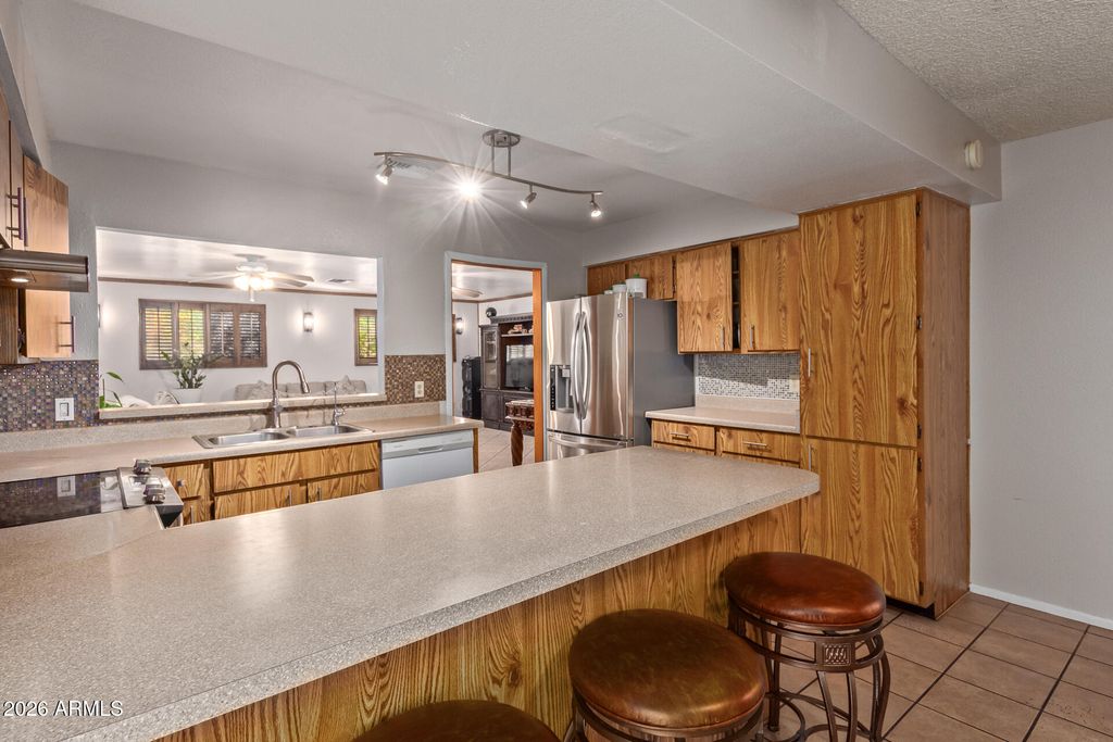 7411 W VOGEL Avenue, Peoria, AZ 85345 — photo 3