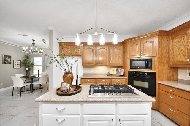 2804 8th Street N, Texas City, TX 77590