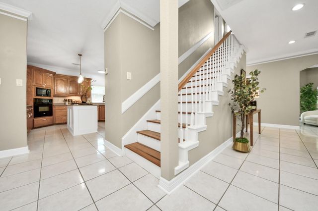 2804 8th Street N, Texas City, TX 77590