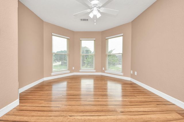 2804 8th Street N, Texas City, TX 77590