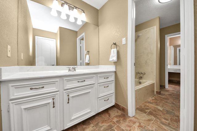 2804 8th Street N, Texas City, TX 77590