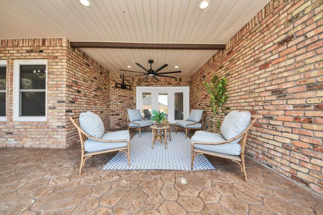 2804 8th Street N, Texas City, TX 77590