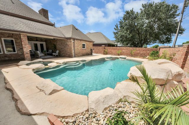 2804 8th Street N, Texas City, TX 77590