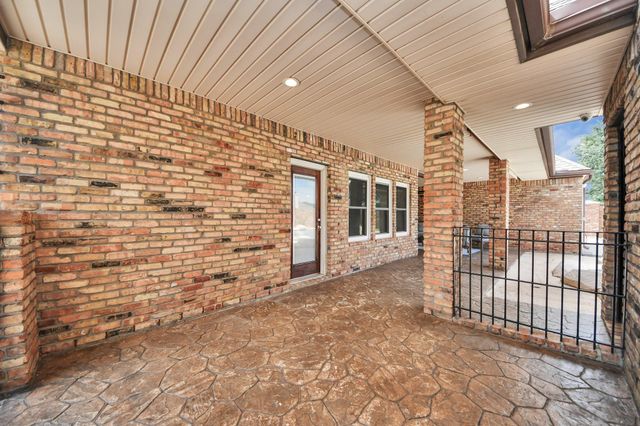 2804 8th Street N, Texas City, TX 77590