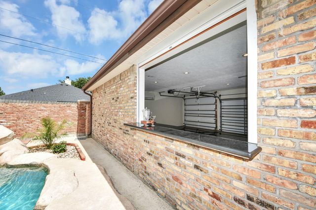 2804 8th Street N, Texas City, TX 77590
