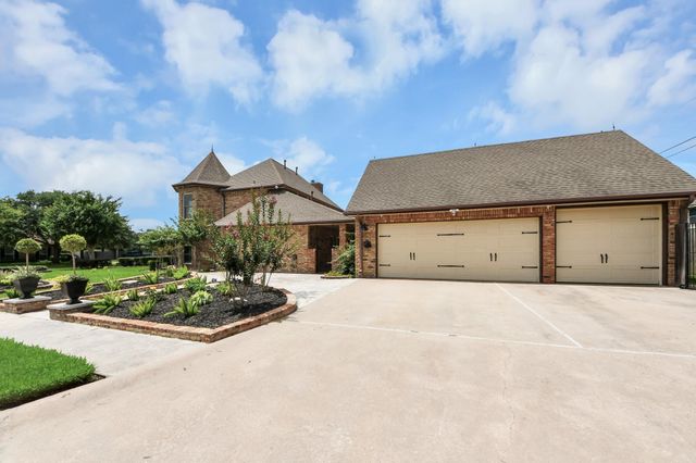 2804 8th Street N, Texas City, TX 77590