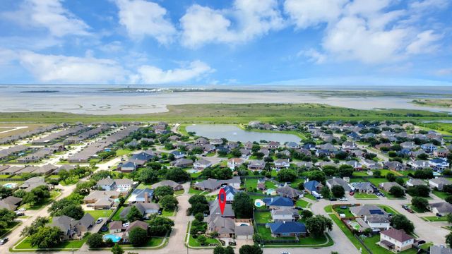 2804 8th Street N, Texas City, TX 77590