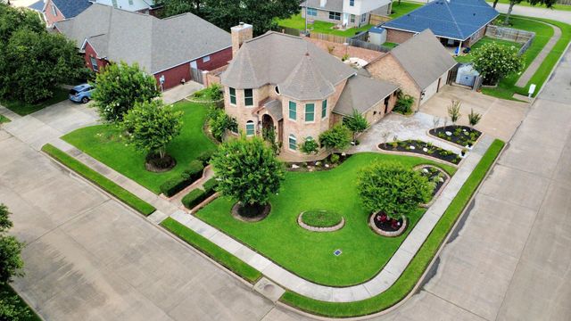 2804 8th Street N, Texas City, TX 77590