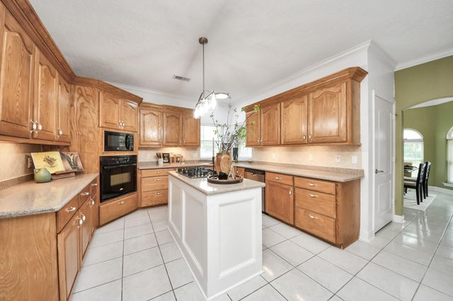 2804 8th Street N, Texas City, TX 77590