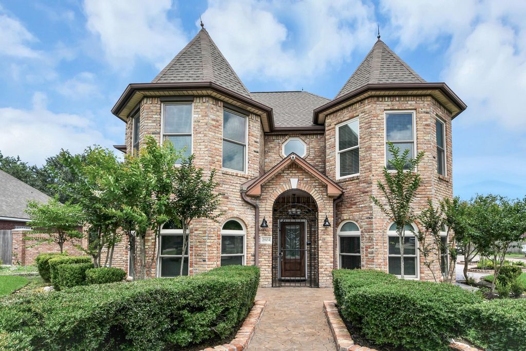 2804 8th Street N, Texas City, TX 77590