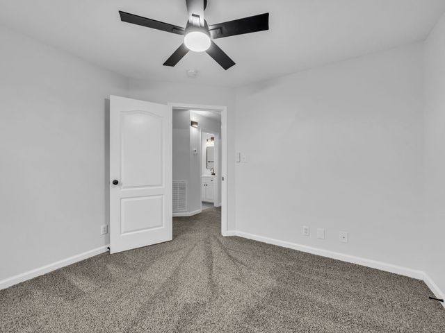 1321 Loren Cir, Clarksville, TN 37042