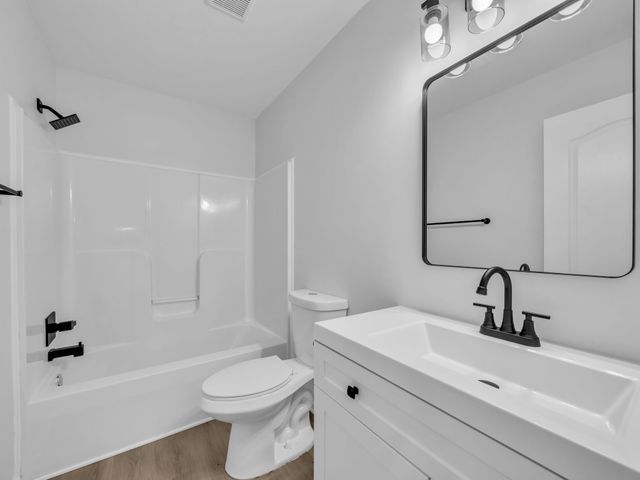 1321 Loren Cir, Clarksville, TN 37042