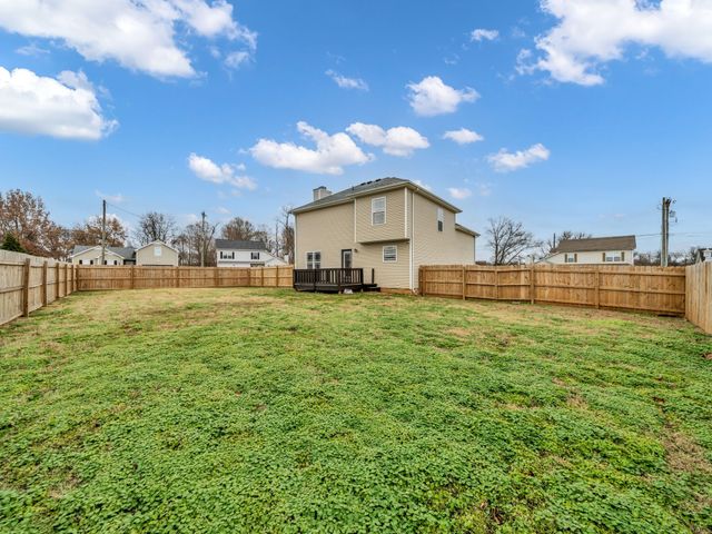 1321 Loren Cir, Clarksville, TN 37042