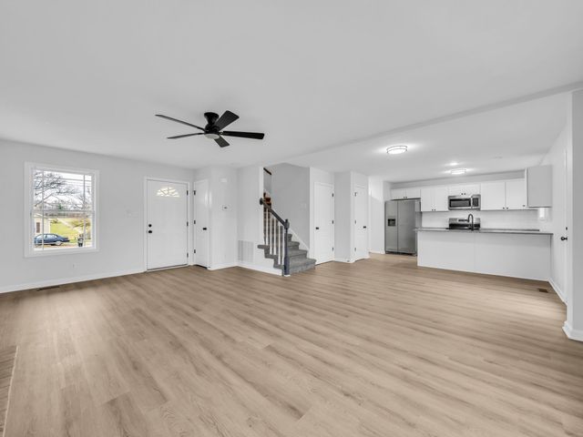 1321 Loren Cir, Clarksville, TN 37042