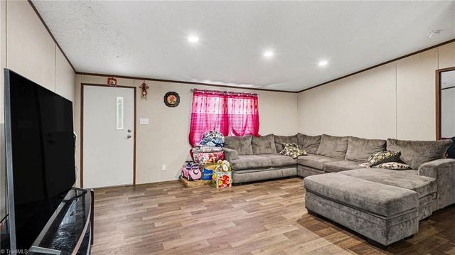 380 Avenue J, Lexington, NC 27292