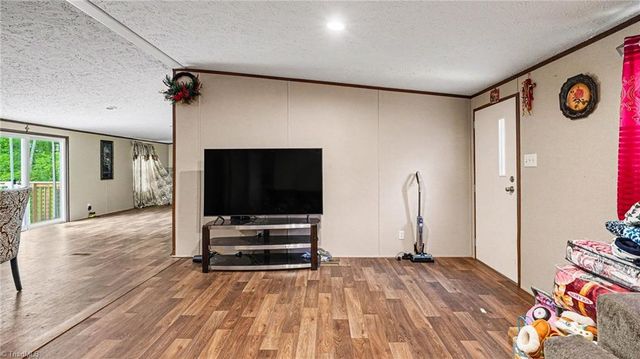 380 Avenue J, Lexington, NC 27292