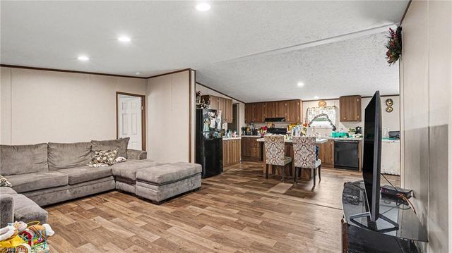 380 Avenue J, Lexington, NC 27292