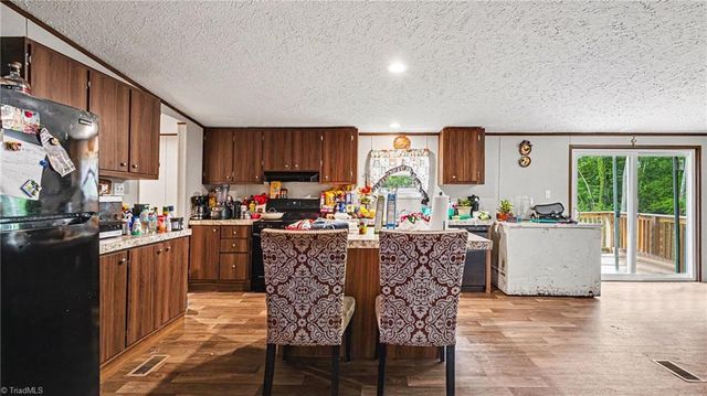 380 Avenue J, Lexington, NC 27292