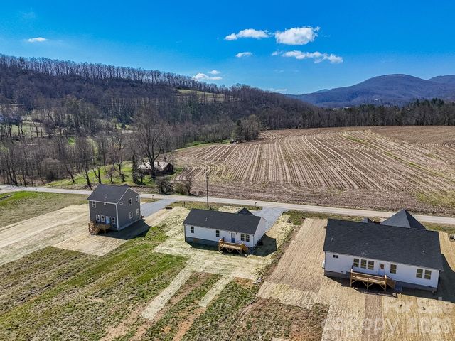 634 Beehive Road, Hendersonville, NC 28792