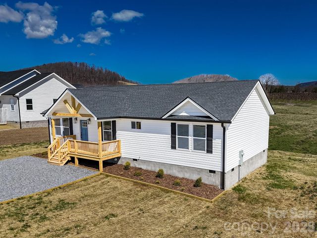 634 Beehive Road, Hendersonville, NC 28792