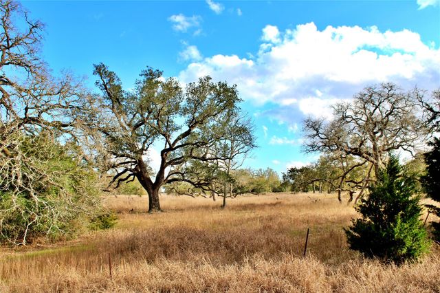 000 Kearney Drive, Columbus, TX 78934