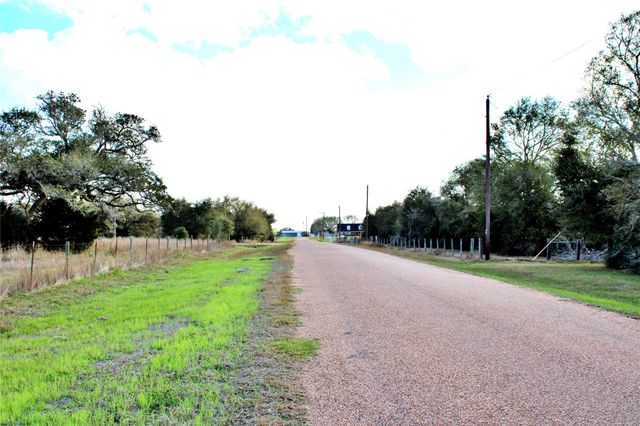 000 Kearney Drive, Columbus, TX 78934