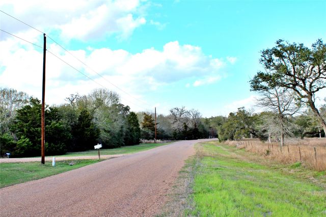 000 Kearney Drive, Columbus, TX 78934