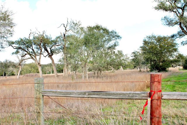 000 Kearney Drive, Columbus, TX 78934