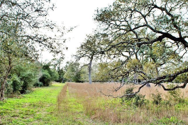 000 Kearney Drive, Columbus, TX 78934