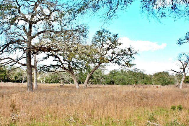 000 Kearney Drive, Columbus, TX 78934