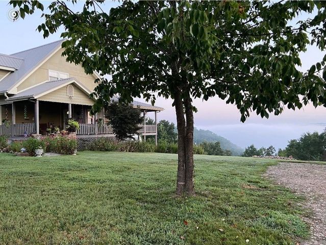 2096 QMC Road, Mountain View, AR 72560