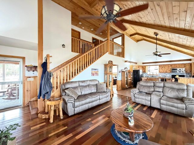 2096 QMC Road, Mountain View, AR 72560