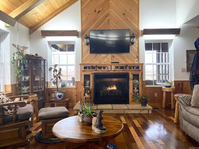 2096 QMC Road, Mountain View, AR 72560