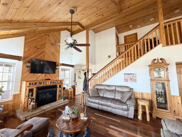 2096 QMC Road, Mountain View, AR 72560